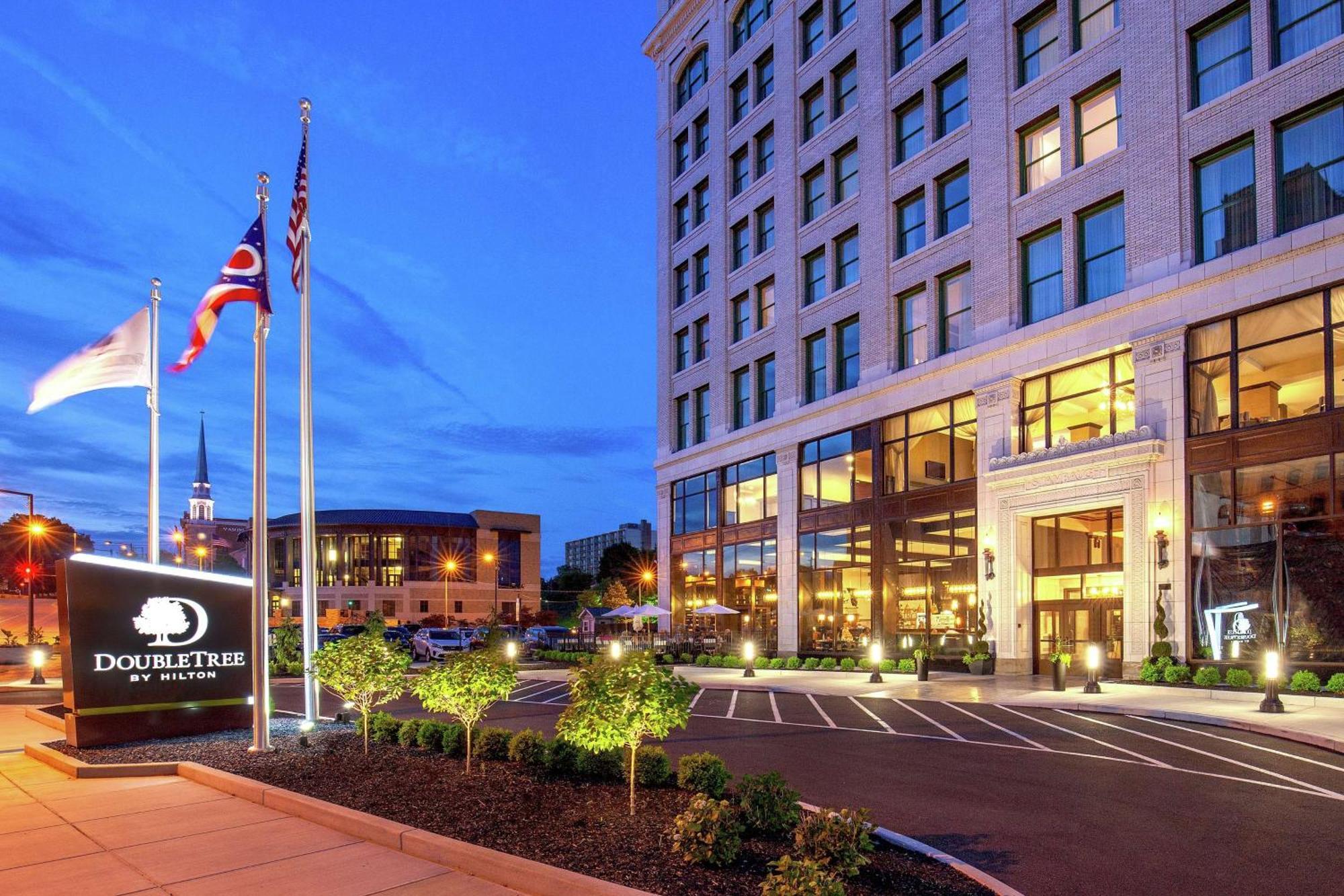 Doubletree By Hilton Youngstown Downtown Exterior foto